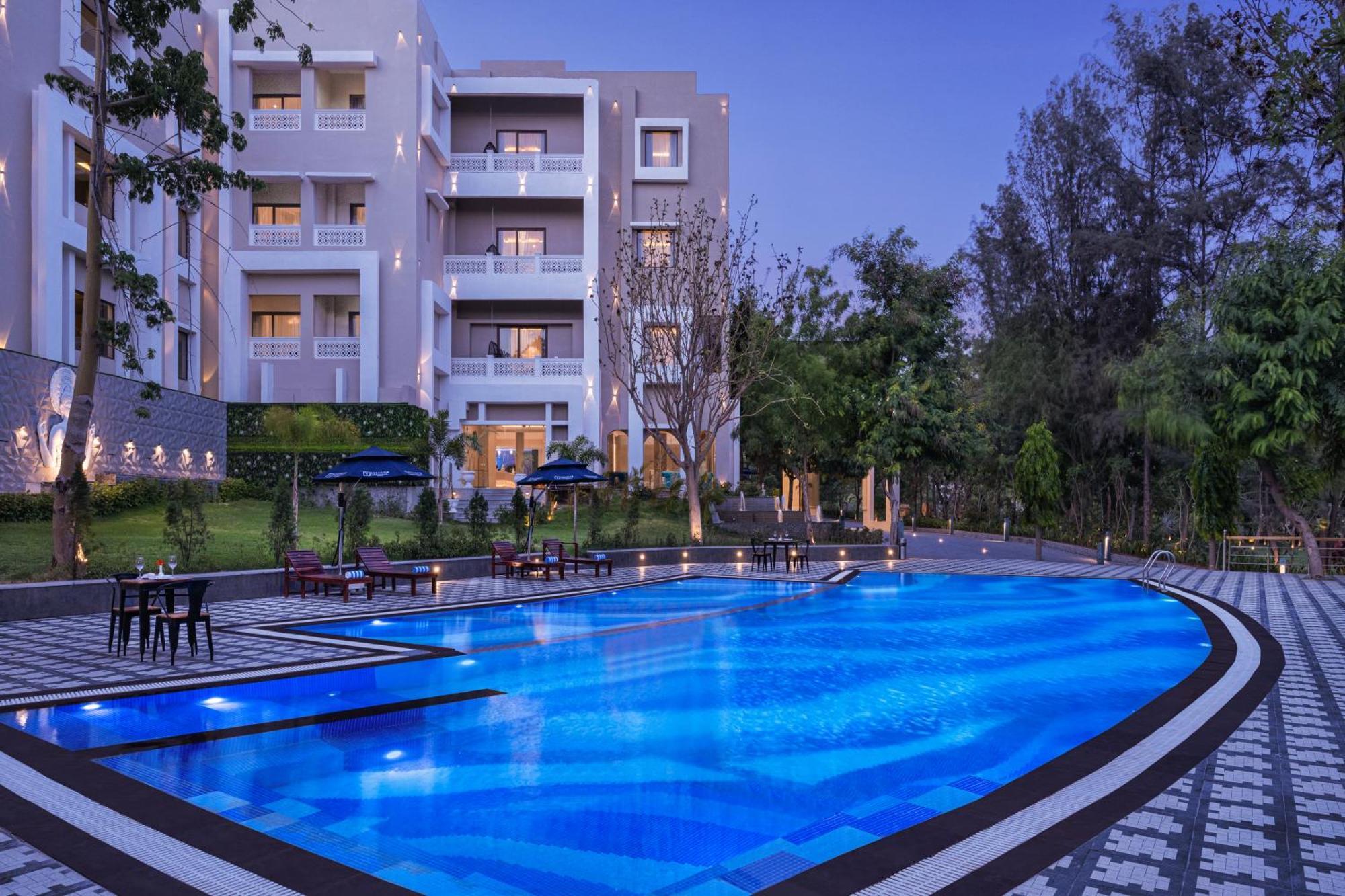 Essentia Luxury Resort & Spa Udaipur Luaran gambar