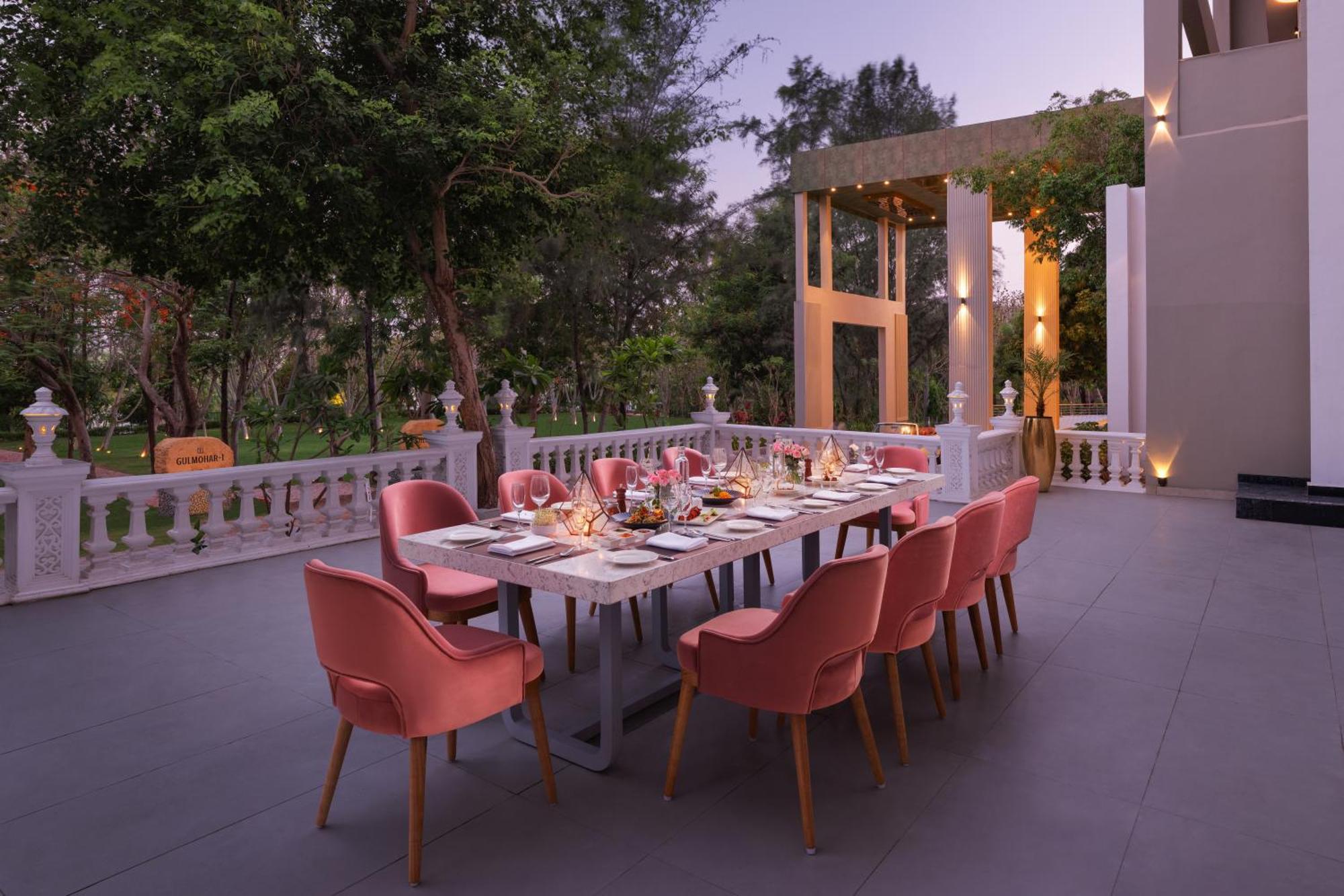 Essentia Luxury Resort & Spa Udaipur Luaran gambar