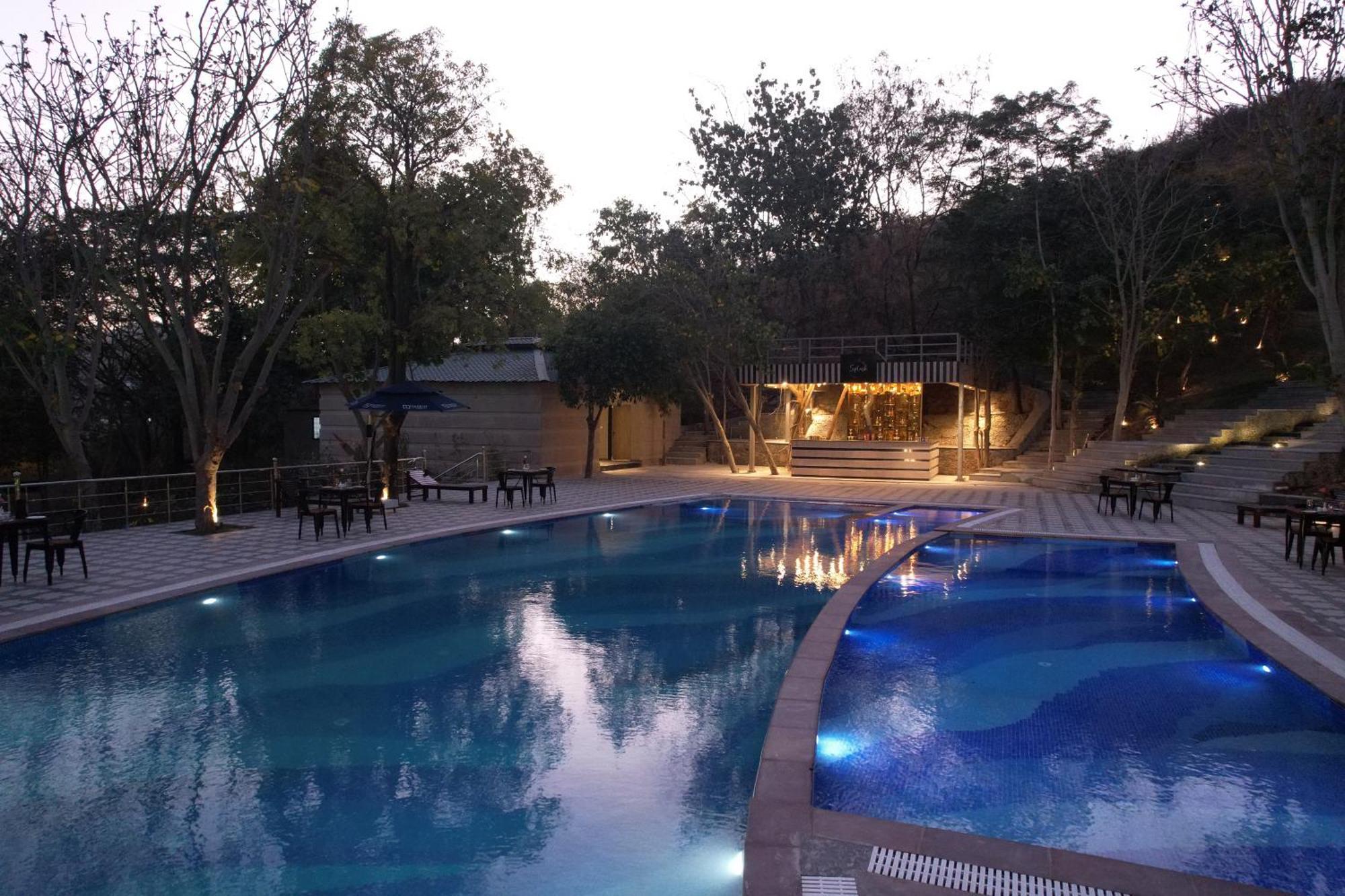 Essentia Luxury Resort & Spa Udaipur Luaran gambar