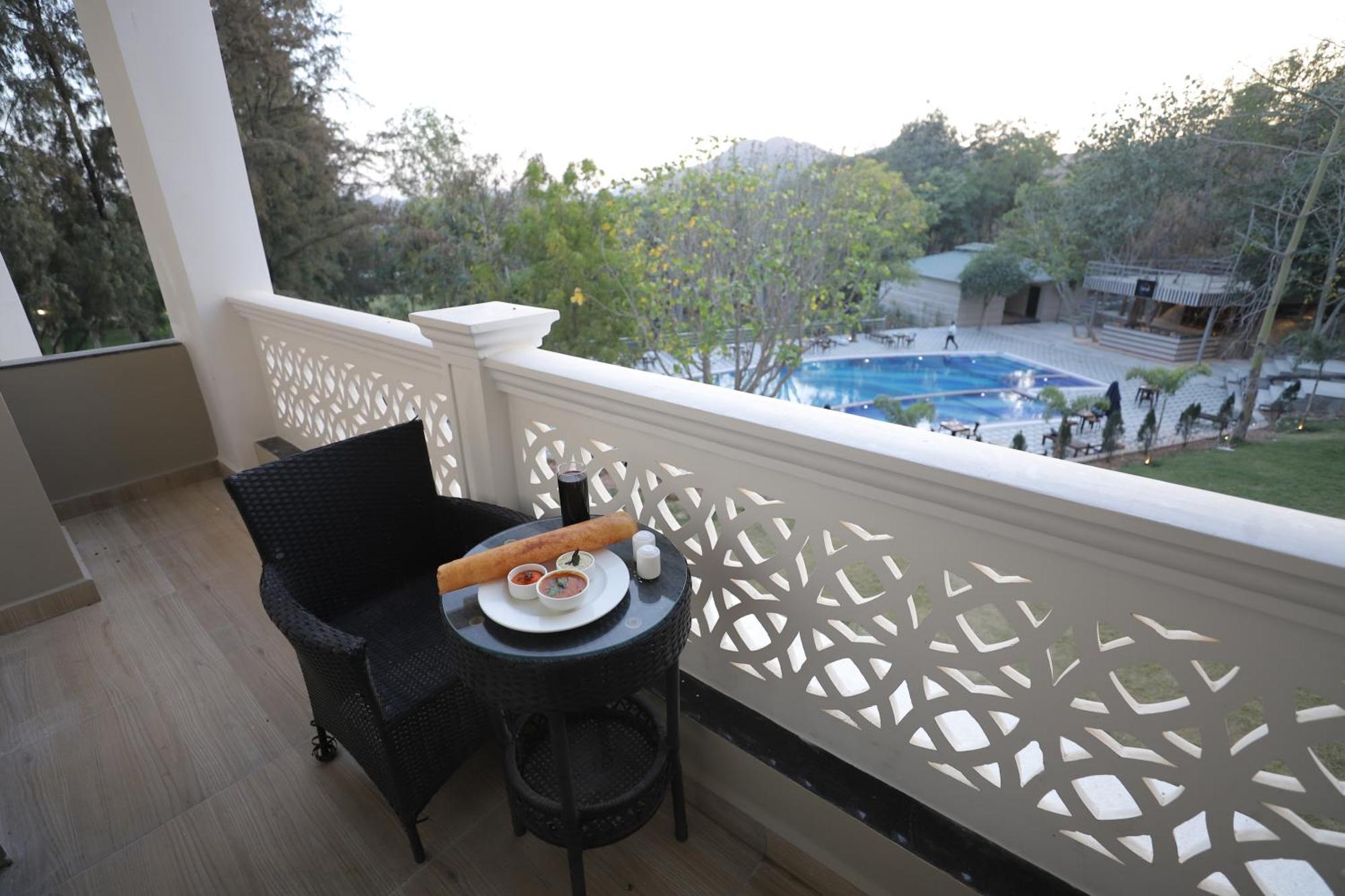 Essentia Luxury Resort & Spa Udaipur Luaran gambar
