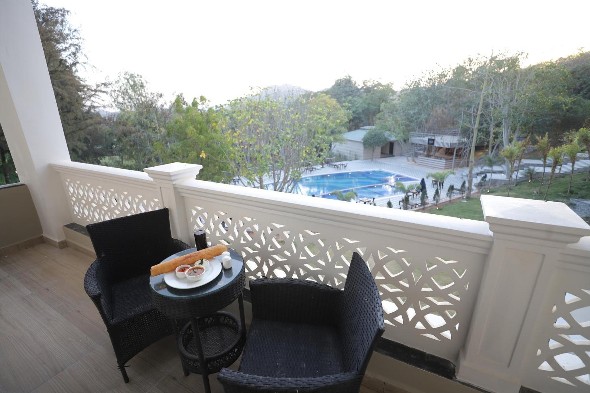 Essentia Luxury Resort & Spa Udaipur Luaran gambar