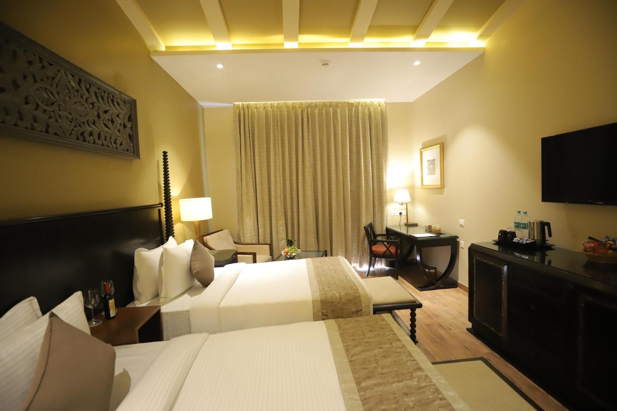 Essentia Luxury Resort & Spa Udaipur Luaran gambar