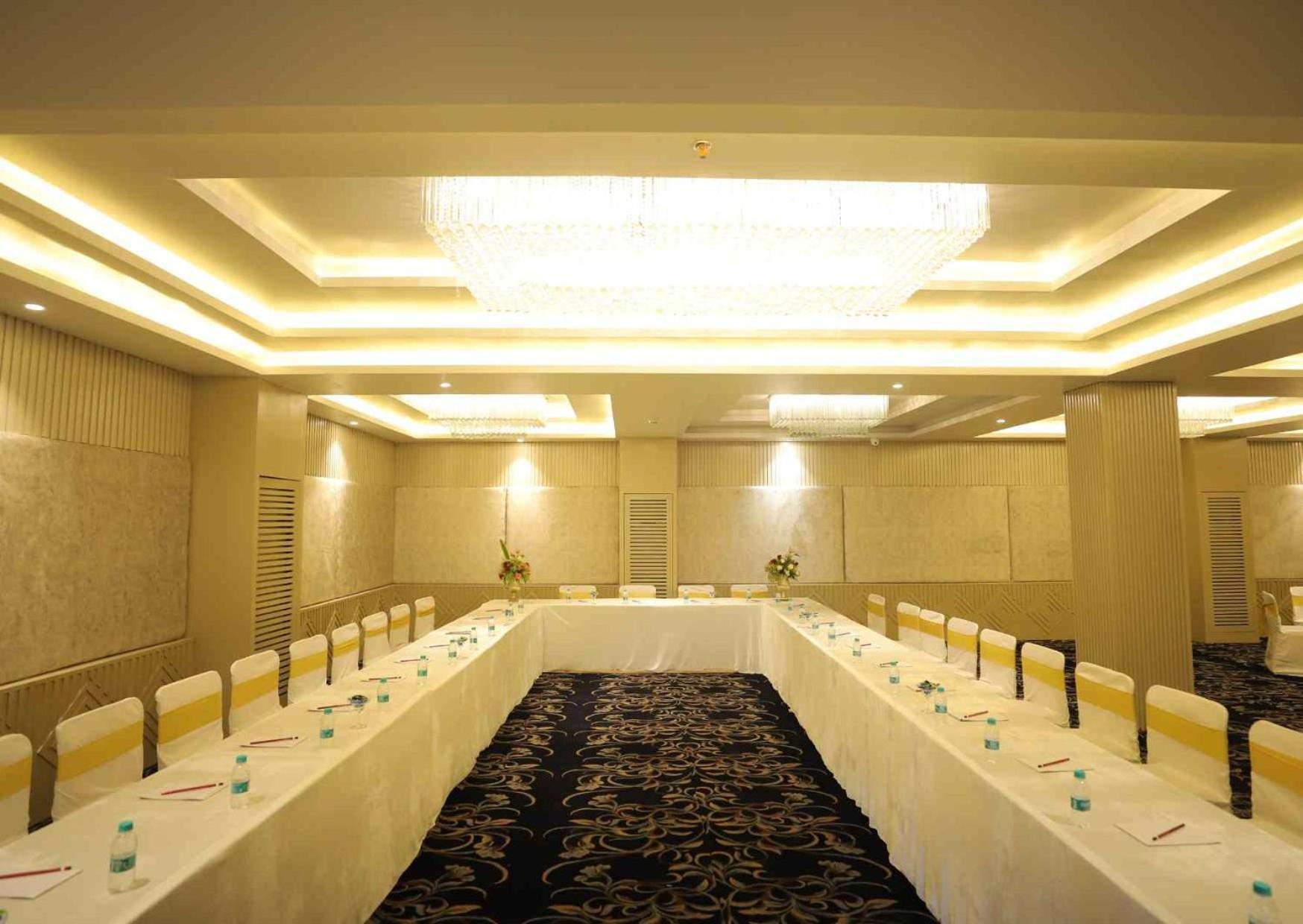 Essentia Luxury Resort & Spa Udaipur Luaran gambar
